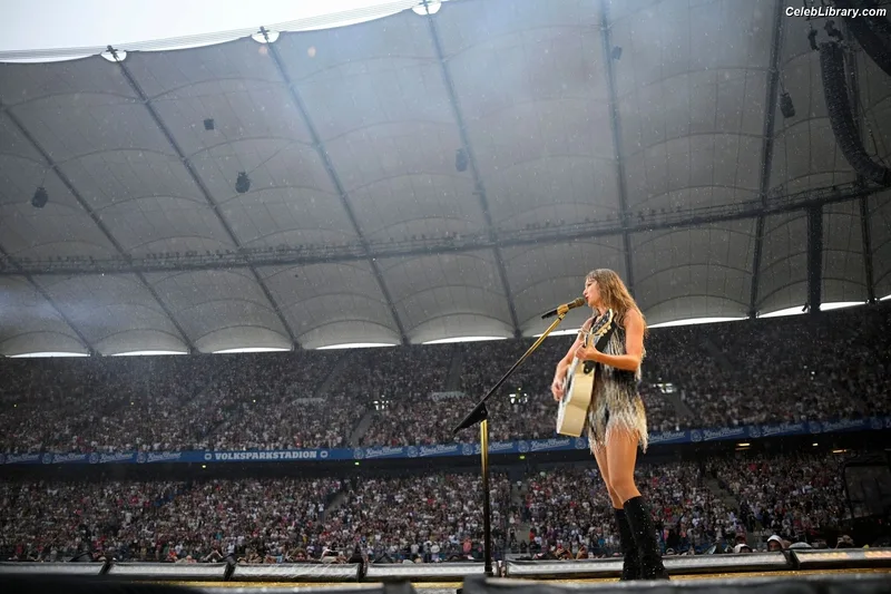 Taylor Swift photo 8 of 4190
