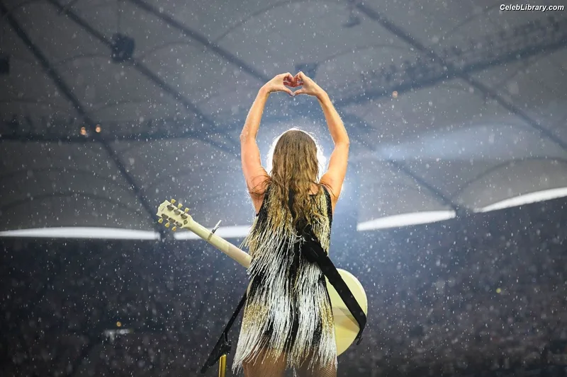 Taylor Swift photo 9 of 4190