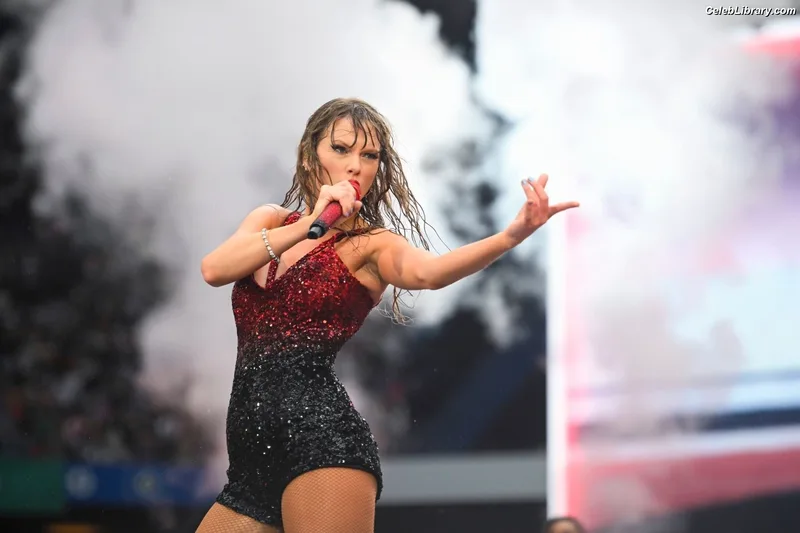 Taylor Swift photo 2 of 4190