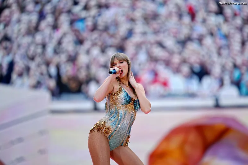 Taylor Swift photo 13 of 4190