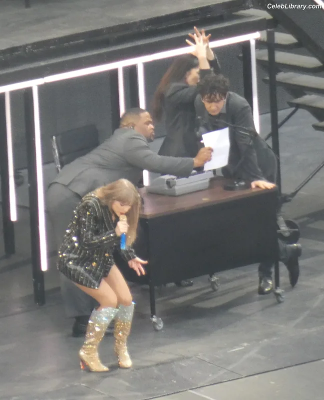 Taylor Swift photo 8 of 4190