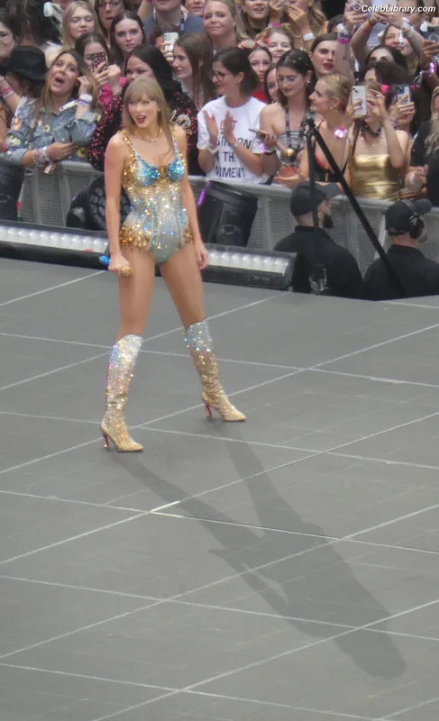 Taylor Swift photo 11 of 4190