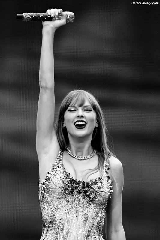 Taylor Swift photo 18 of 4190