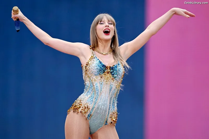 Taylor Swift photo 20 of 4190