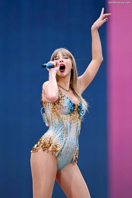 Taylor Swift photo 22 of 4190