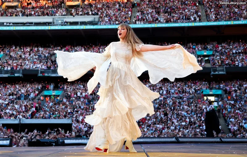 Taylor Swift photo 15 of 4190