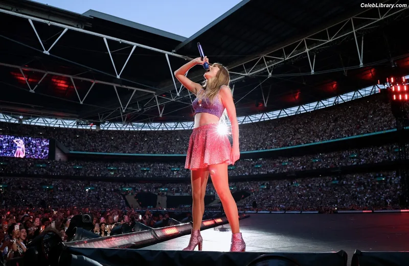Taylor Swift photo 19 of 4190