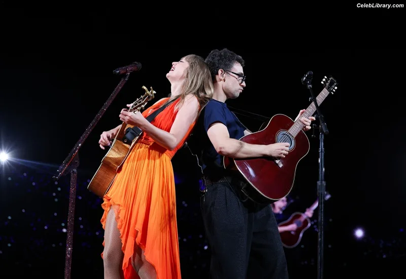 Taylor Swift photo 23 of 4190