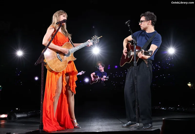 Taylor Swift photo 24 of 4190