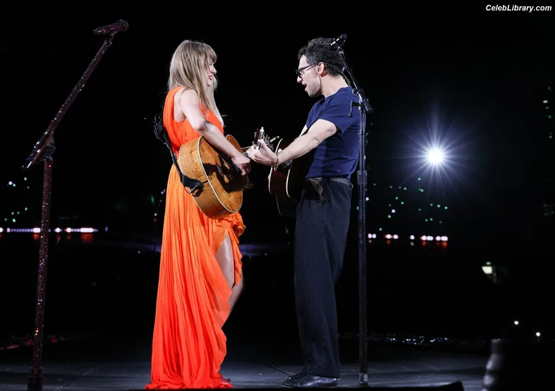 Taylor Swift photo 3 of 4190