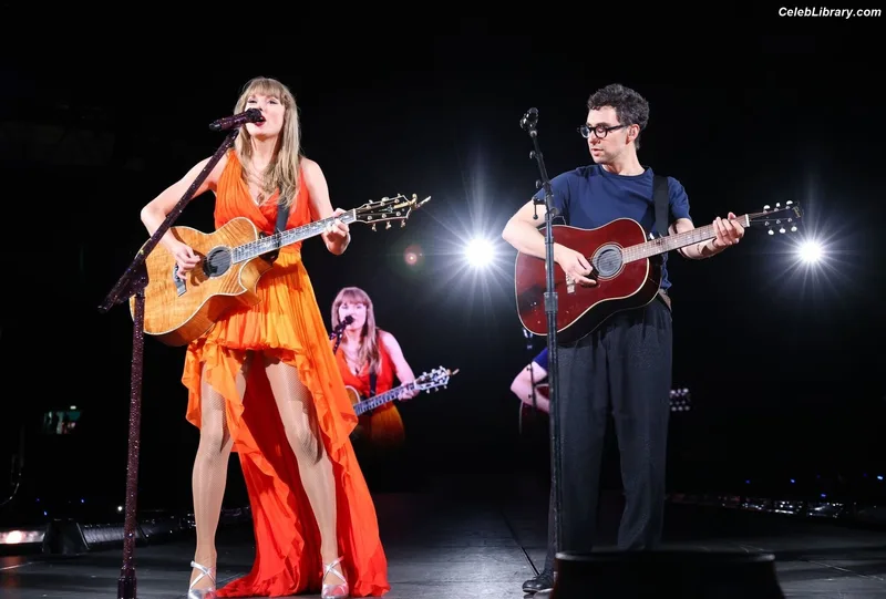 Taylor Swift photo 5 of 4190