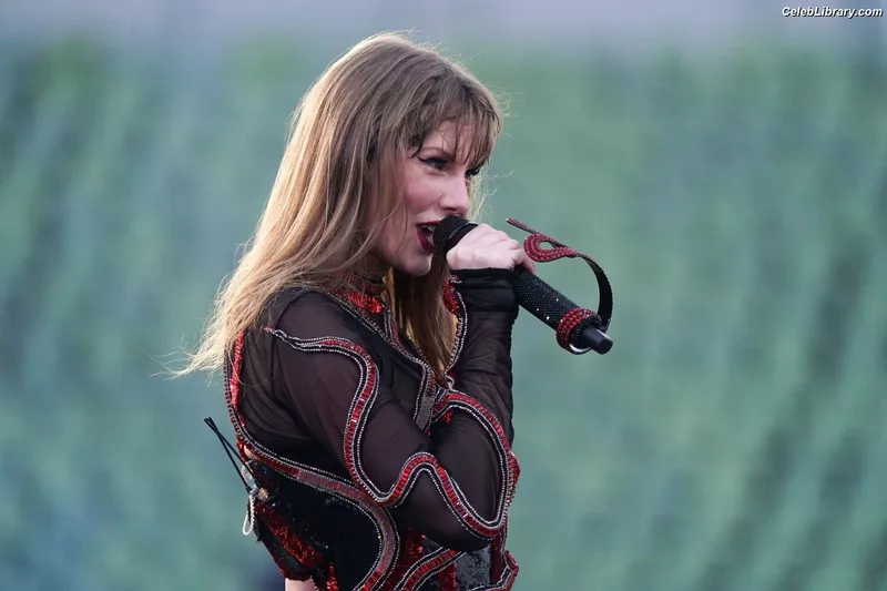 Taylor Swift photo 5 of 4190