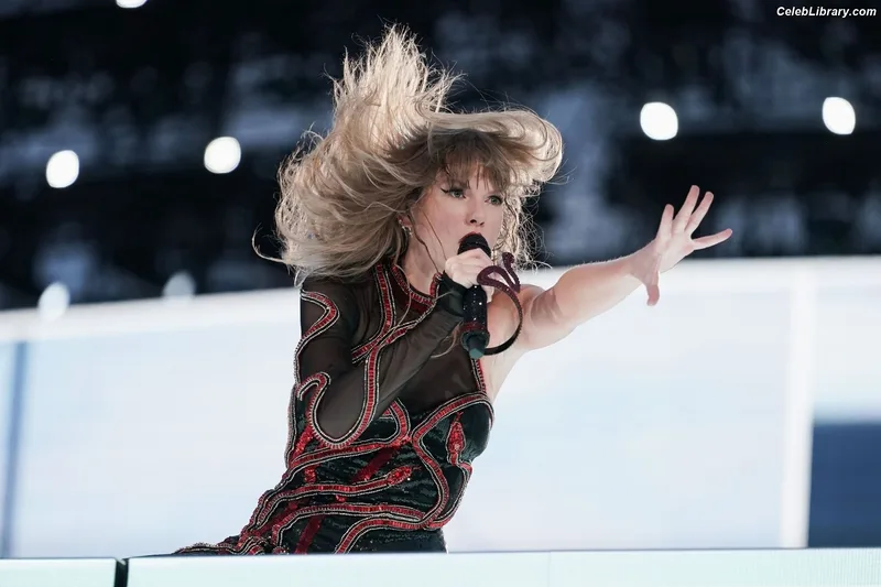 Taylor Swift photo 6 of 4190