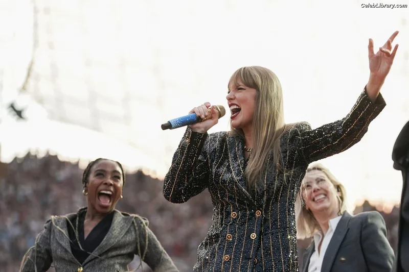 Taylor Swift photo 19 of 4190