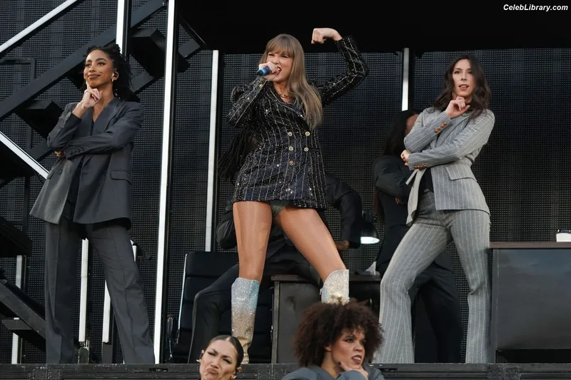 Taylor Swift photo 20 of 4190