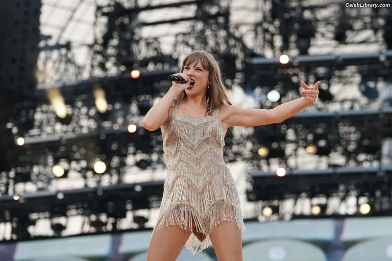 Taylor Swift photo 21 of 4190