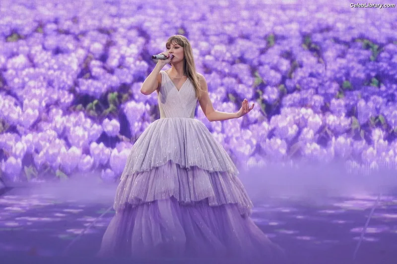 Taylor Swift photo 24 of 4190