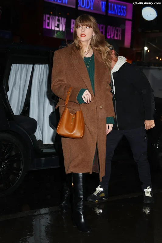 Taylor Swift photo 12 of 4190