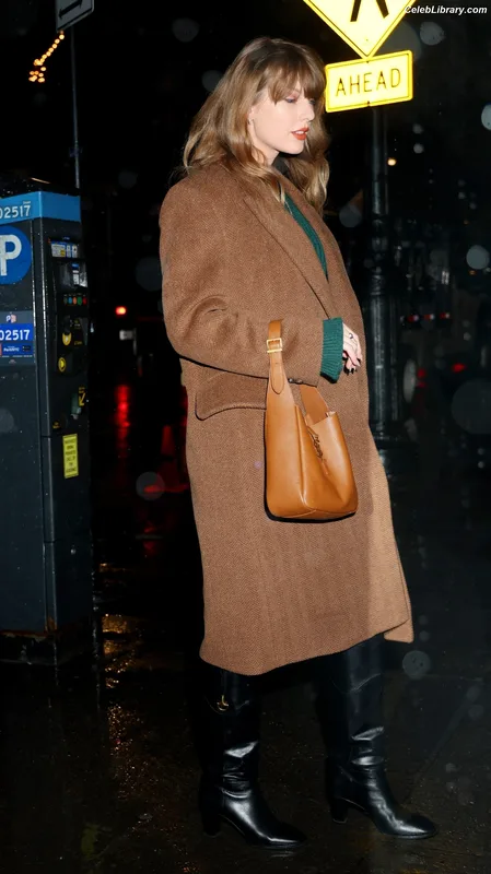 Taylor Swift photo 14 of 4190