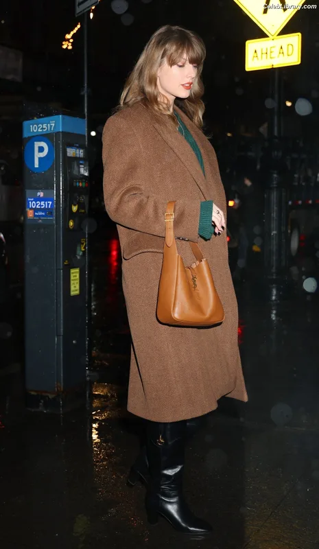 Taylor Swift photo 16 of 4190