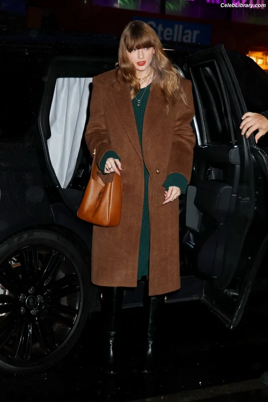 Taylor Swift photo 17 of 4190