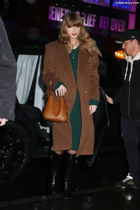 Taylor Swift photo 4 of 4190