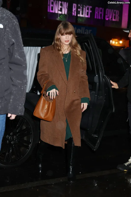 Taylor Swift photo 6 of 4190