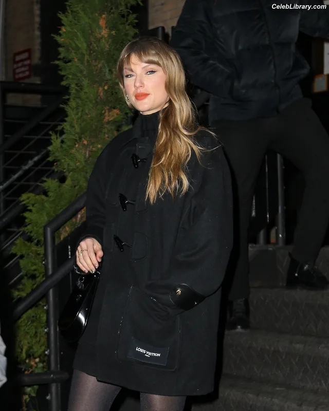 Taylor Swift photo 1 of 4190