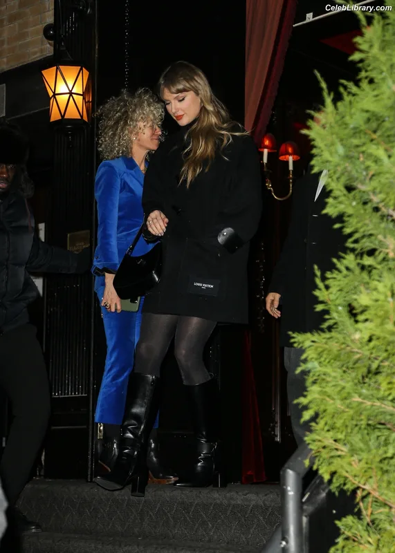 Taylor Swift photo 18 of 4190