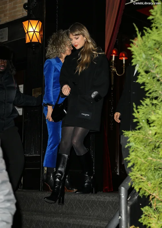 Taylor Swift photo 10 of 4190
