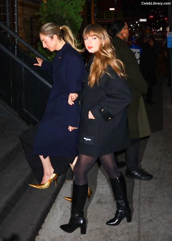 Taylor Swift photo 11 of 4190