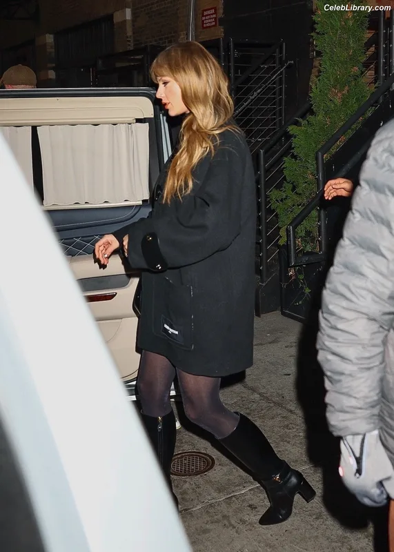 Taylor Swift photo 14 of 4190