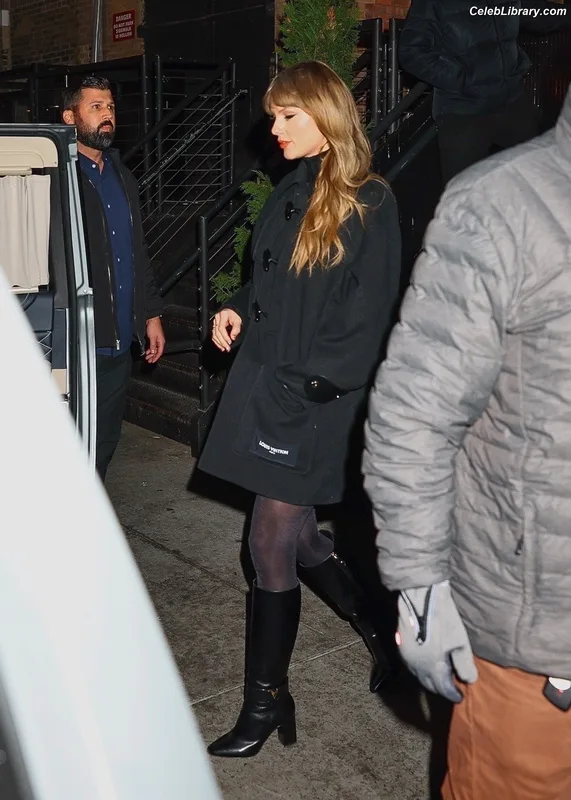 Taylor Swift photo 15 of 4190