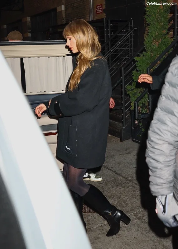 Taylor Swift photo 21 of 4190
