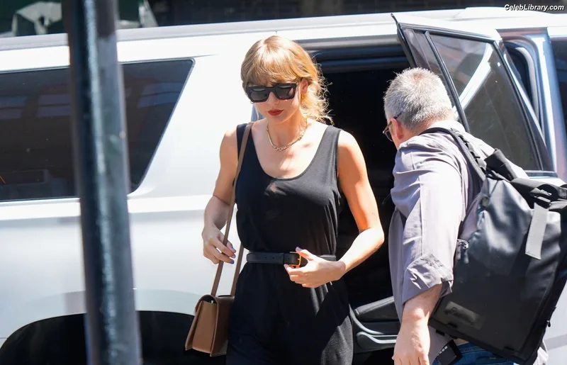 Taylor Swift photo 12 of 4190
