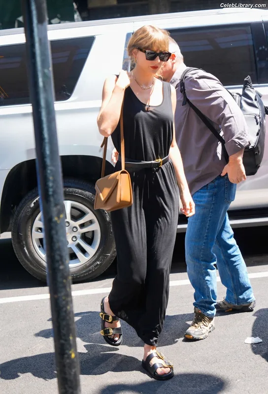Taylor Swift photo 3 of 4190