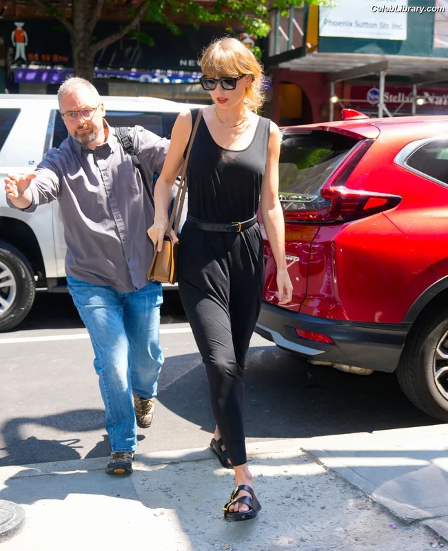 Taylor Swift photo 4 of 4190