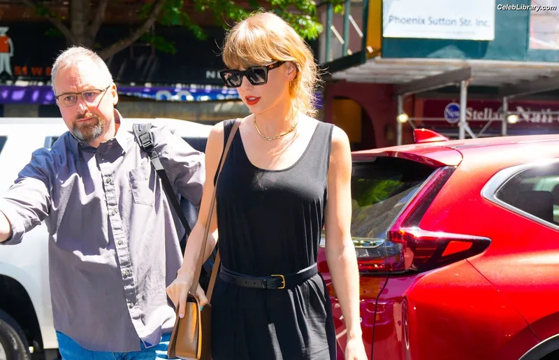 Taylor Swift photo 6 of 4190