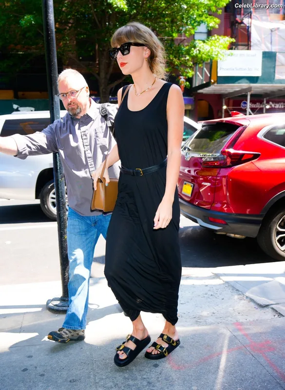 Taylor Swift photo 7 of 4190