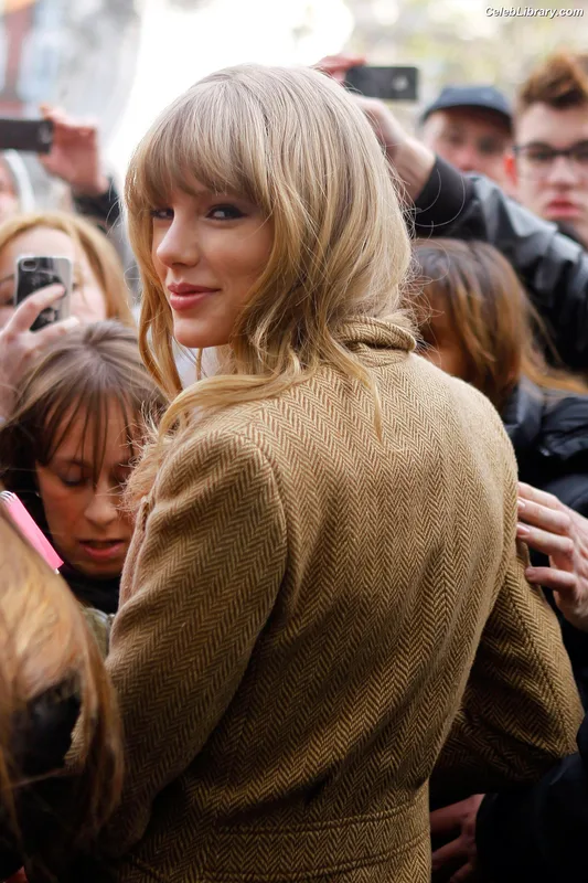 Taylor Swift photo 19 of 4190