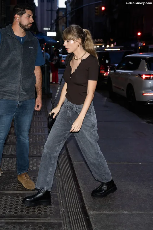 Taylor Swift photo 18 of 4190