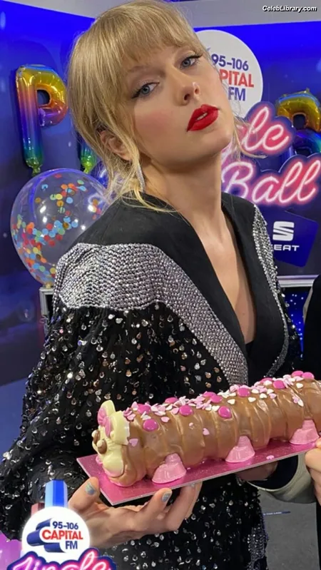 Taylor Swift photo 3 of 4190