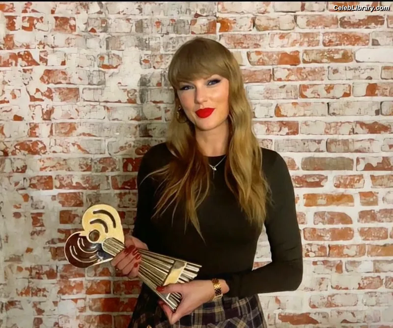 Taylor Swift photo 6 of 4190