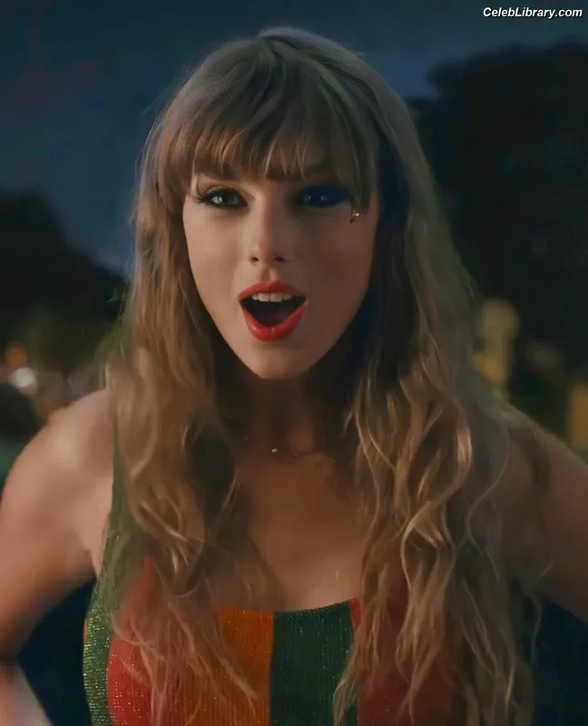 Taylor Swift photo 8 of 4190