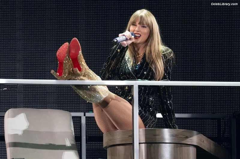Taylor Swift photo 19 of 4190