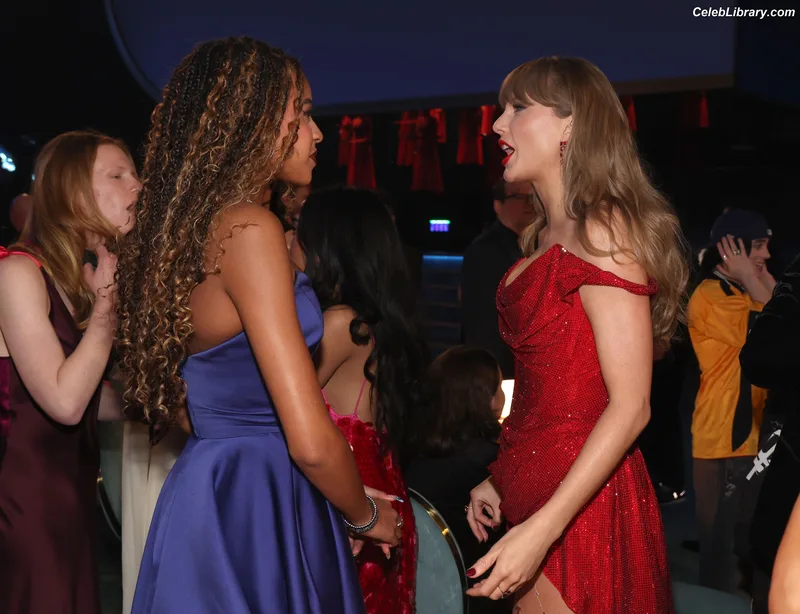Taylor Swift photo 20 of 4190