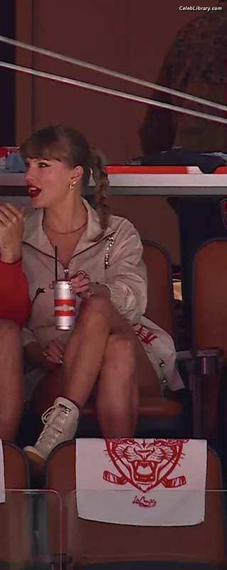 Taylor Swift photo 2 of 4190