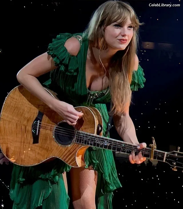Taylor Swift photo 16 of 4190