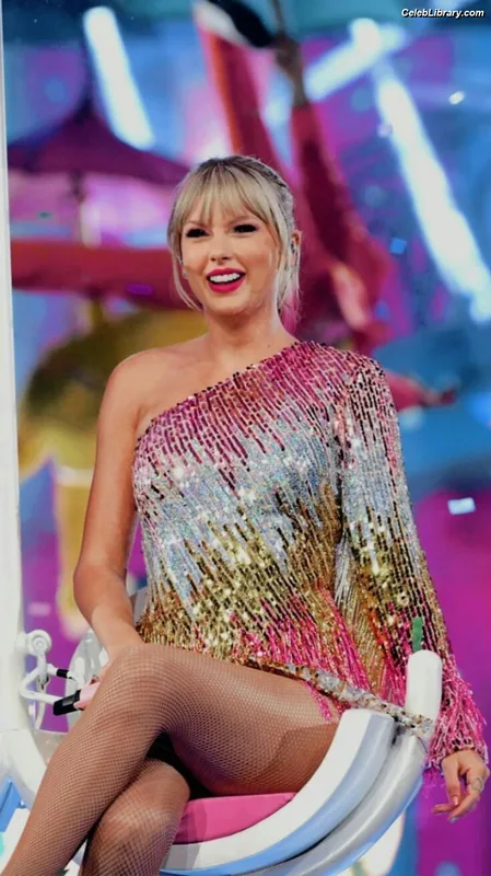 Taylor Swift photo 13 of 4190