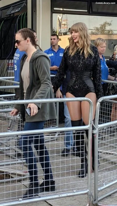 Taylor Swift photo 6 of 4190